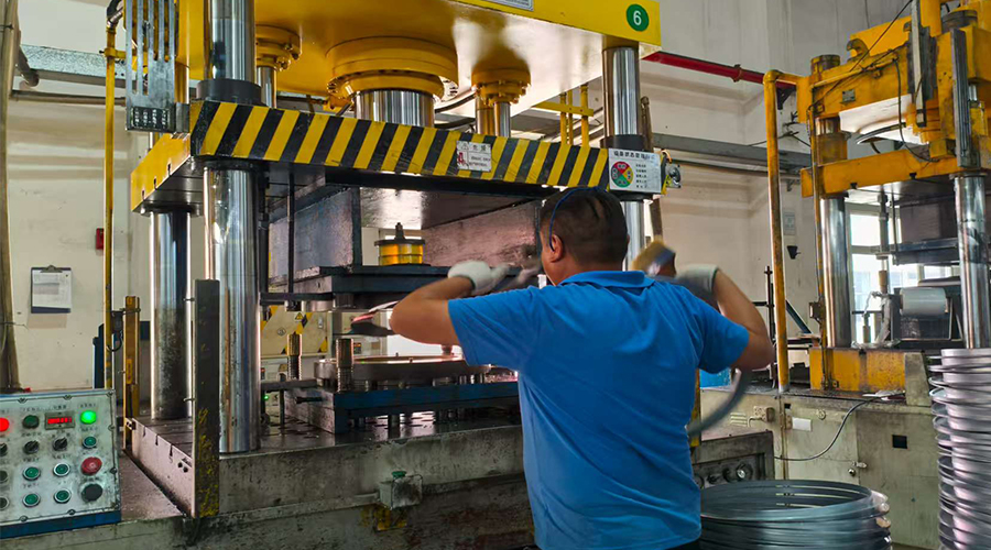 金環(huán)電器的滾筒干衣機如何適應(yīng)游艇、輪船等特殊海洋環(huán)境，確保高安全性和穩(wěn)定性？